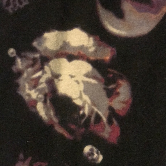 👣🎶  Divided  Cute floral skirt  size small - Picture 2 of 5